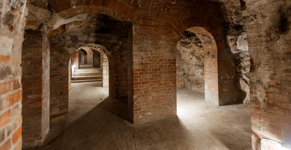 Budapest: WWII Buda Castle Siege Tour & Bomb Shelter Visit