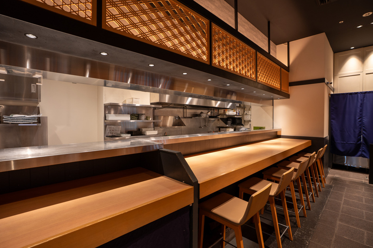 Ginza, Tóquio: faz sushi e aprende a filetar peixe com facasAula de sushi: filetagem de peixe e afiação de facas japonesas