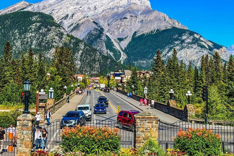 Banff/Calgary: Crowfoot Glacier and 5 Iconic Lakes Day Trip