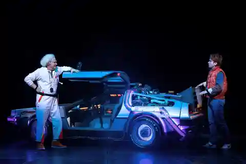 ロンドン：バック・トゥ・ザ・フューチャー・ミュージカル＆2コース・プレショー・ミール