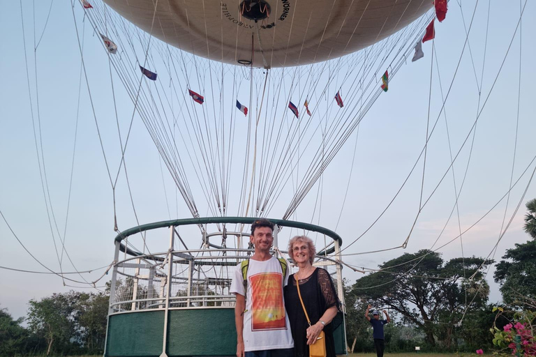 Angkor Ballonfahrt zum Sonnenaufgang oder Sonnenuntergang und Abholung/Abgabe