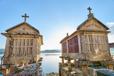 From Santiago: Private Tour to Rias Baixas with Boat Trip