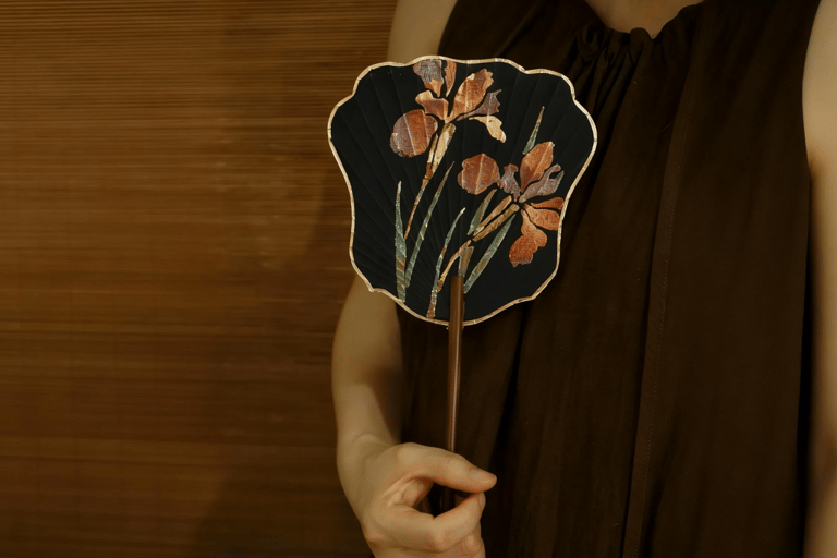 Guangzhou: Gold Leaf Fan Art Experience Guangzhou: Gold Leaf Fan Art Experience