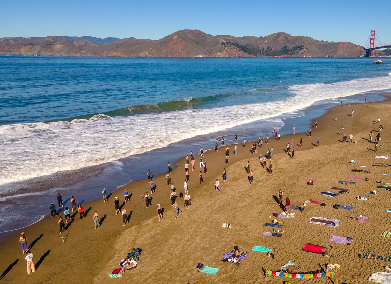 San Francisco: Silent Disco Yoga på Baker Beach