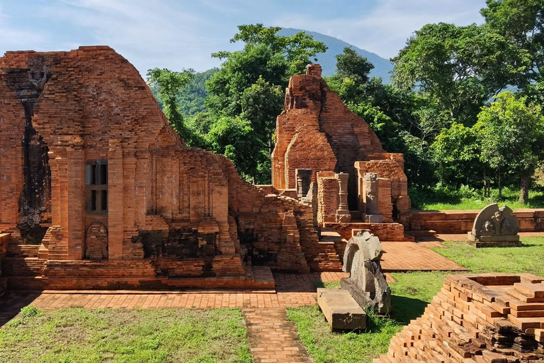 Santuario di My Son e tour a piedi di Hoi AnPickup+ritorno a Hoi An Santuario di My Son e tour a piedi di Hoi An