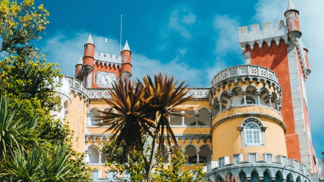 Visit Sintra: Jeep Tour with Visit to Pena Palace in Sintra