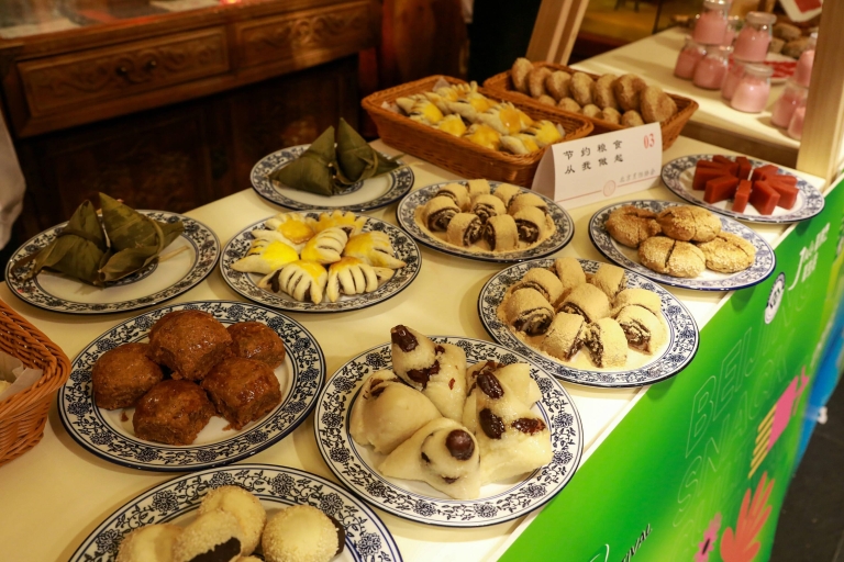 Pekin: Kulinarna wycieczka piesza po hutongach z ponad 15 degustacjamiPrywatna wycieczka - spotkaj się w miejscu spotkania
