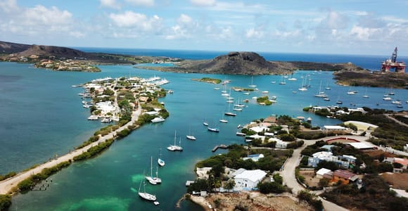 Curacao: Private Boat Trip with Water Sports and Snorkeling