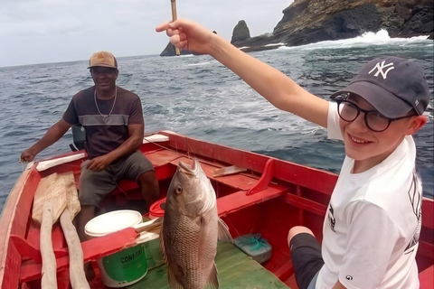 Tarrafal: Traditional Boat Tour with Fishing and BBQ