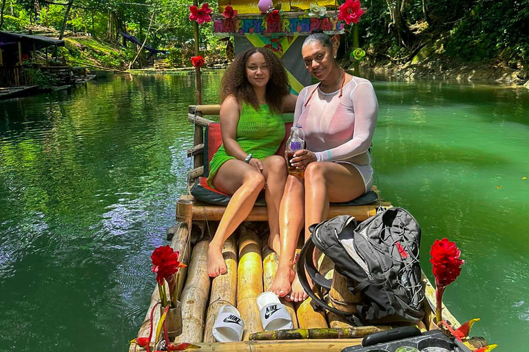 De Montego Bay: Rafting em bambu e massagem em pedra calcária