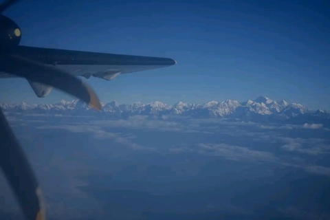 Widokowy lot na Everest z odbiorem i zrzutem z samolotu