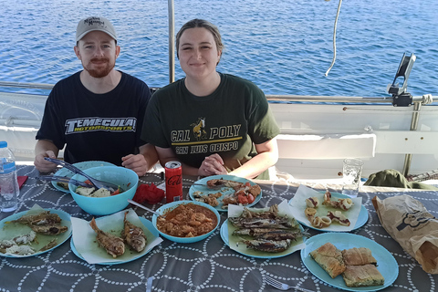 Atenas: experiência de viagem de pesca em um barco com refeição de frutos do marAtenas: Experiência de pesca em um barco com refeição de frutos do mar