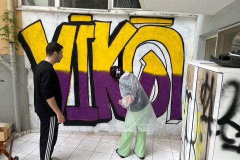 Graffiti-Kunst-Workshop mit Einheimischen in einem Istanbuler Hausgarten