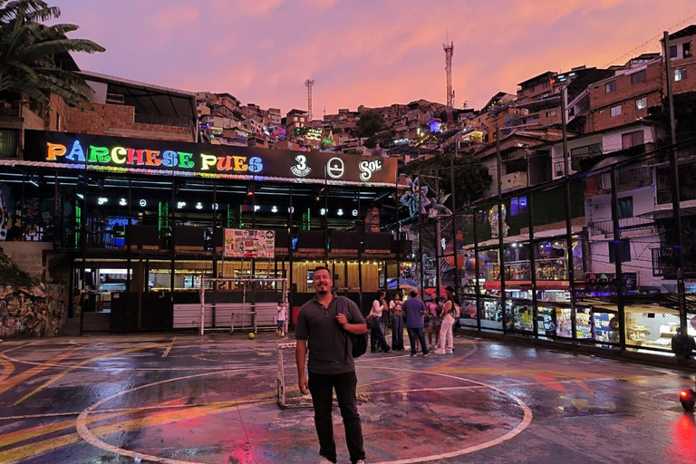 Comuna 13 Full Experience | Subway, Metrocable, Street Art and Culture. Comuna 13 Full Experience | Metro, Metrocable, Street Art and Culture.