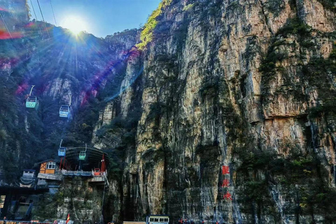 Peking: Privater Transfer zur Longqing-Schlucht und den Guyaju-Höhlen