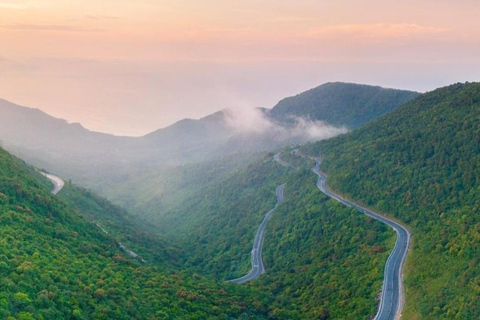 Hoi An/Da Nang: Traslado a Hue Vía Hai Van Pass Coche PrivadoHoi An/ Da Nang : Traslado a Hue por el Paso de Hai Van y Lang Co