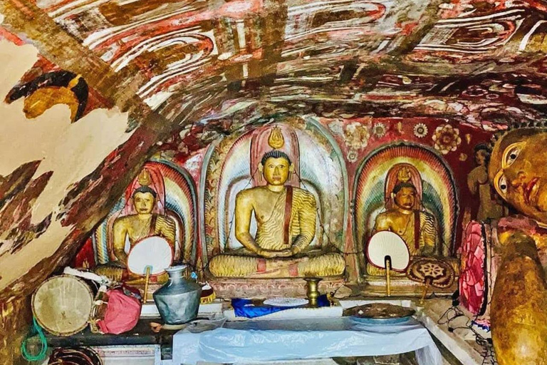 Kandy: Hidden Cave Temple Forest Hike & Lake View Summit