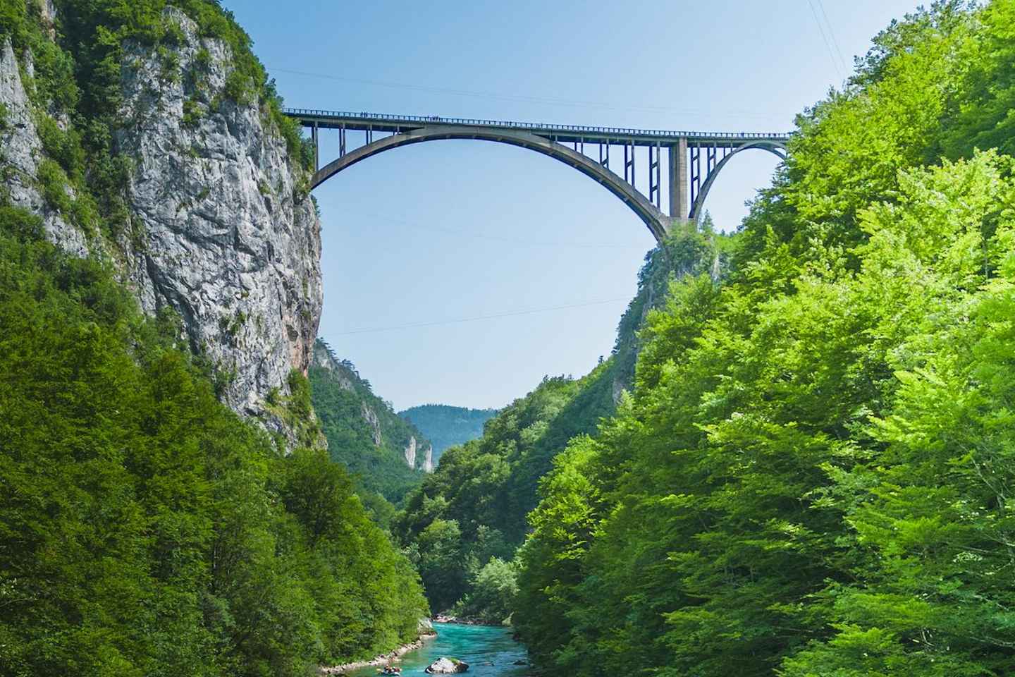 黑山:塔拉河全日漂流探险之旅