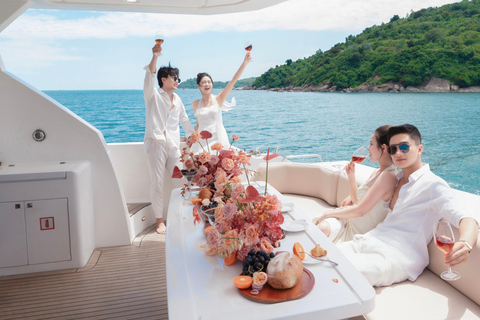 Da Nang: Private Luxury Yacht & Dragon Bridge Fire Show Luxury 2-Hour Ocean Mansion Yacht Charter – 4-Bedroom Bliss