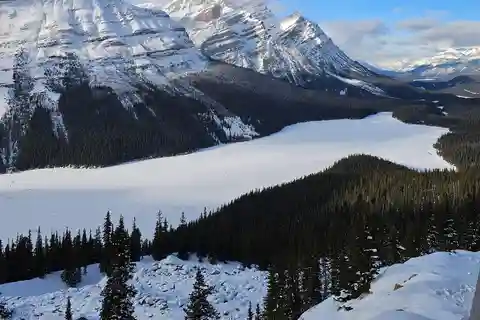 Winter: Full Day Private Tour Banff Icefield Parkway Trip
