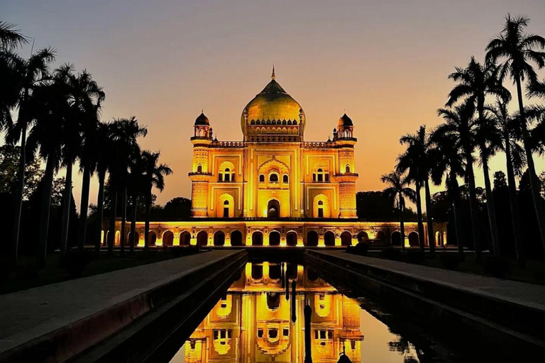 Delhi by Night: Private 3-Hour Luxury Car Tour Tour with a Guide Service Only