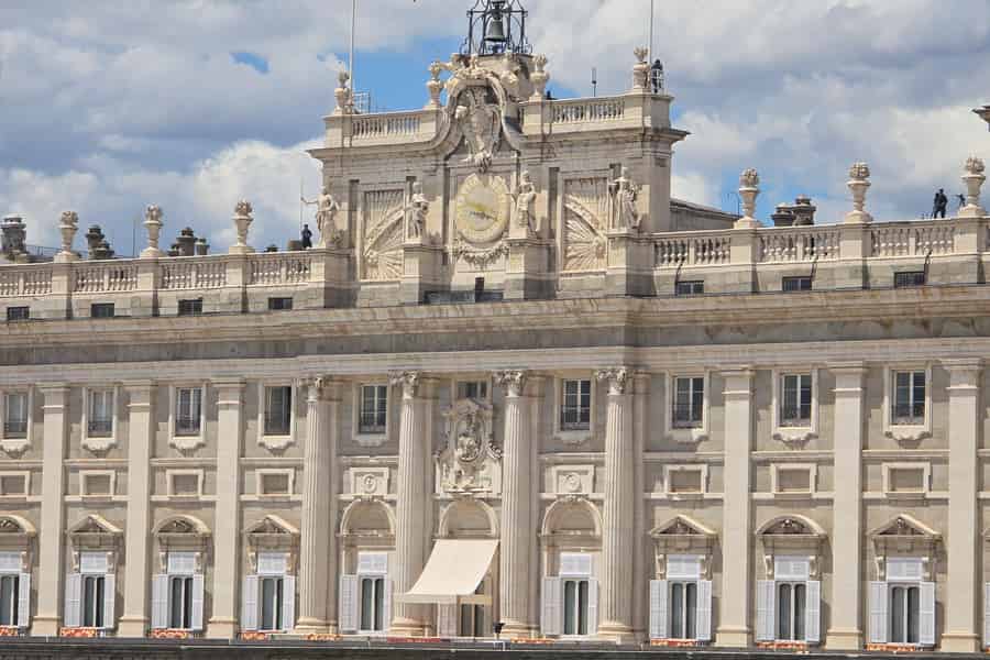 Madrid: Kleingruppentour durch den Königspalast mit Eintritt ohne Anstehen. Foto: GetYourGuide Madrid: Kleingruppentour durch den Königspalast mit Eintritt ohne Anstehen. Foto: GetYourGuide