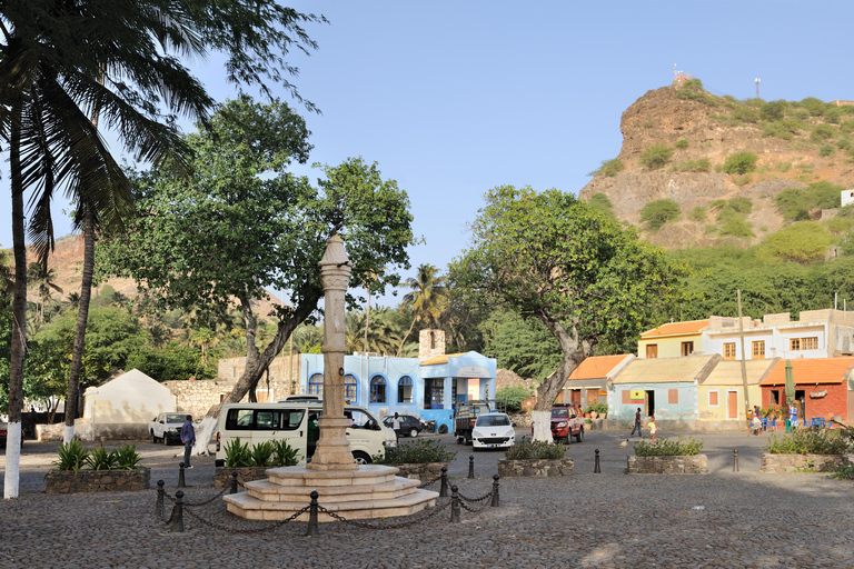 Praia: Cidade Velha and Praia Guided Tour