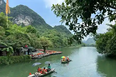 Desde Hanoi: Hoa Lu, Tam Coc, Cueva de Mua Excursión en grupo con almuerzo