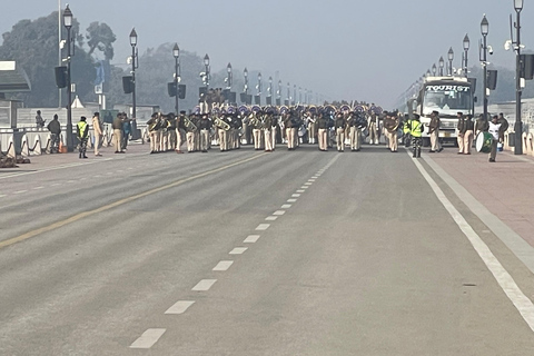 From Delhi Airport: Layover Guided Old &amp; New Delhi TourFull Day New &amp; Old Delhi Tour With Car, Guide &amp; Entry Fees