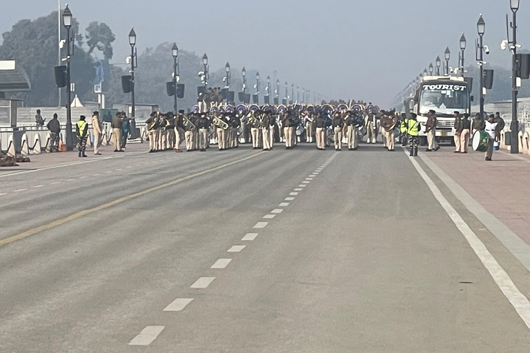 From Delhi Airport: Layover Guided Old &amp; New Delhi TourFull Day New &amp; Old Delhi Tour With Car, Guide &amp; Entry Fees