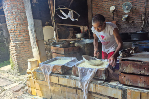 Pedala al tramonto al tempio di Plaosan e a quello di PrambananPedala al tempio di Plaosan e a Prambanan al tramonto