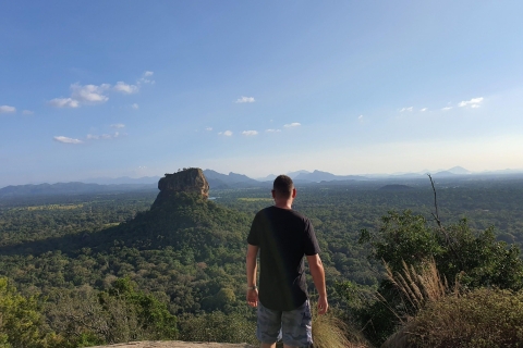 Kolombo: jednodniowa wycieczka z Pidurangala Rock i Minneriya SafariZ Kolombo: Pidurangala Rock i Minneriya Safari Day Tour