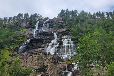 Voss: Tvindefossen Waterfalls Gudvangen & Flam Tour