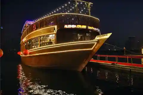 Cruzeiro com jantar VIP no Dubai com espetáculo de dança Tanora Marina