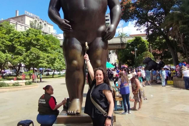 Medellín Through Time – City Sightseeing Tour | Subway, Metrocable, and Historic Center