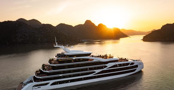 From Hanoi: Ha Long Bay & Ninh Binh 2 or 3-Day 6-Star Cruise