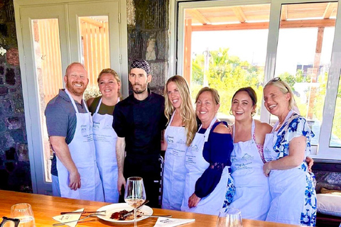 Santorini: Visita a vinhedos e adegas com aula de culináriaSantorini: tour de vinhedos e vinícolas com aula de culinária