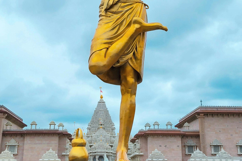 Delhi: Akshardham 2-Hour Guided Evening Light & Sound Show Akshardham Tour with Guide + Car