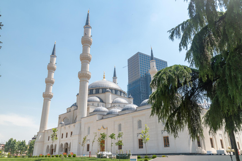 Tirana Bike Tour with Local Guide in English or Czech