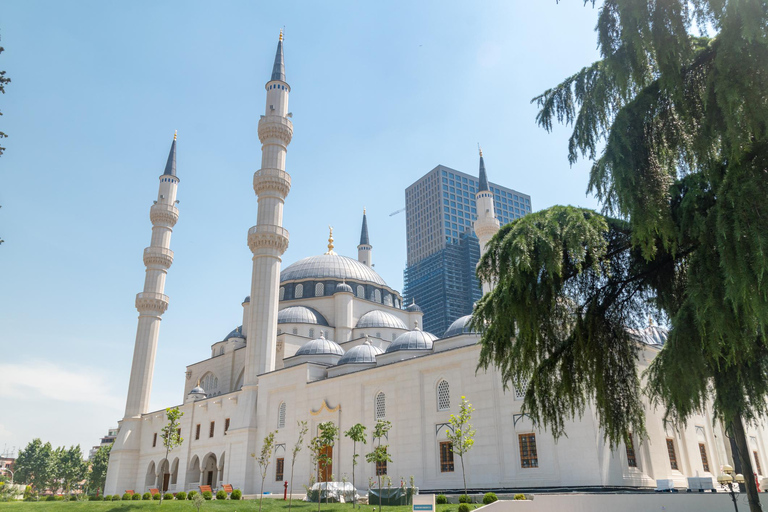 Tirana Bike Tour with Local Guide in English or Czech