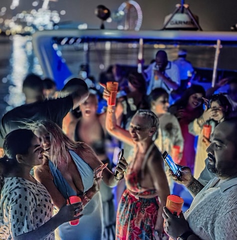 Luxe jachtfeest in de jachthaven van Dubai met barbecue, open bar en live dj