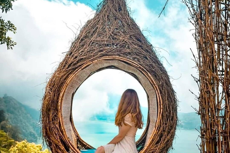 North Bali: Ulun Danu, Waterfalls, Swing and Monkey Forest Private Tour with Entry Ticket