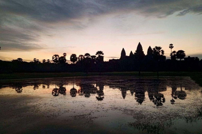 Angkor: Tempel-Tagestour und 4-Gänge-Gastronomie-ErlebnisSonnenaufgang mit öffentlichem Minibus
