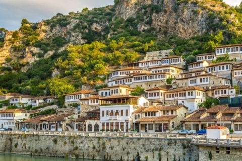 Von Tirana aus: Berat Tagestour mit Abholung vom Hotel und Rücktransfer zum Hotel