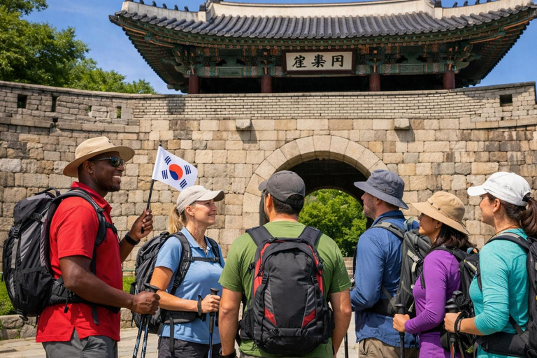 Seoul: Bukaksan Mountain Summit and History Hiking Tour Chinese Guide