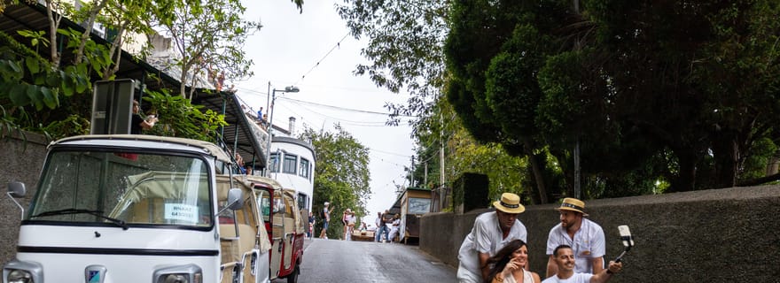 Funchal: Excursão Guiada de Tuk-Tuk aos Carreiros e ao Centro Histórico