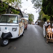 Funchal: Guided Tuk Tuk Tour to Toboggan Rides & Old Town