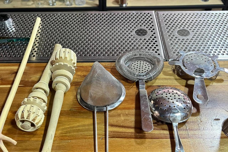 Bogota: Cocktail-Making Class at Instituto del Cóctel