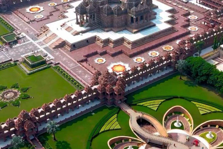 Delhi: Akshardham Temple Tour with Light and Water Show Akshardham Water & Light Show with Car+Guide+Tickets