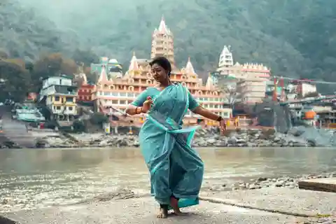 Guided Ashram Walk Tour in Rishikesh with a local